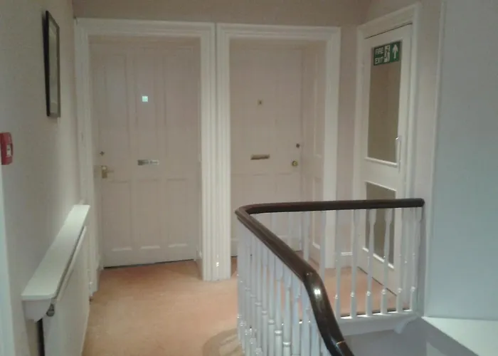 Glenthorne Guest house 3*